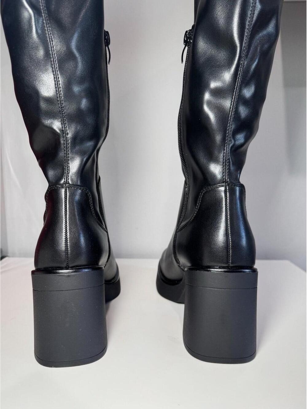 Black boots - Picture 5 of 5